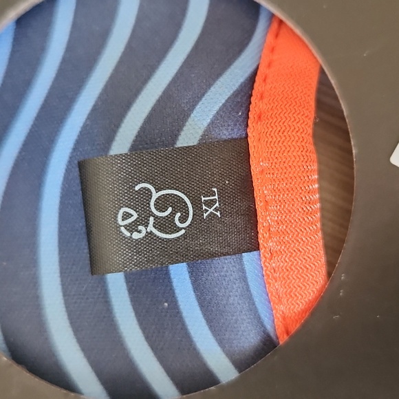 Lucy & Co. Reversible Dog Harness XL - Picture 8 of 13